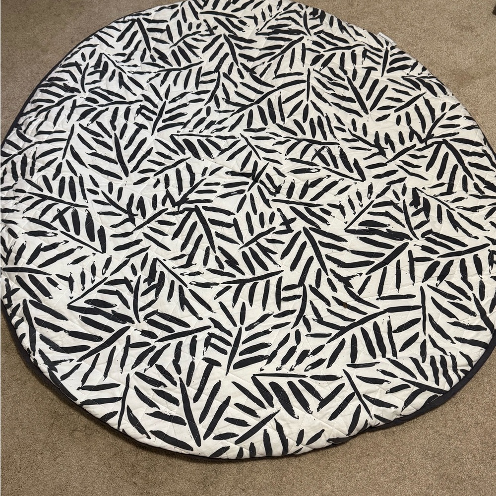 Black and White Leaf Pattern Kids Play Mat
